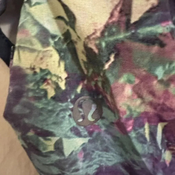 Lululemon Run Speed Short Women's Size 6 Iridescent Multi Stretch Breathable Gym - Picture 5 of 7